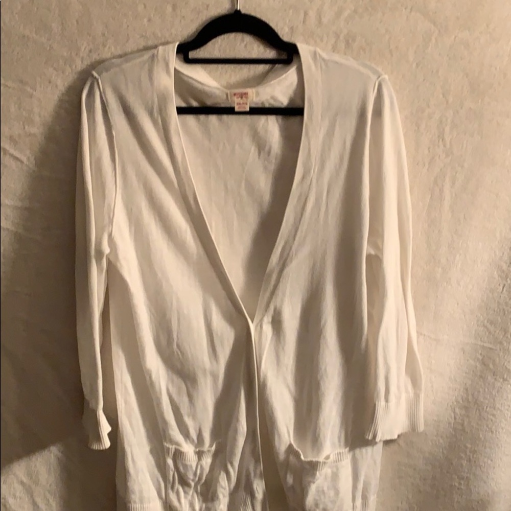 White Quartered Sleeved Sweater